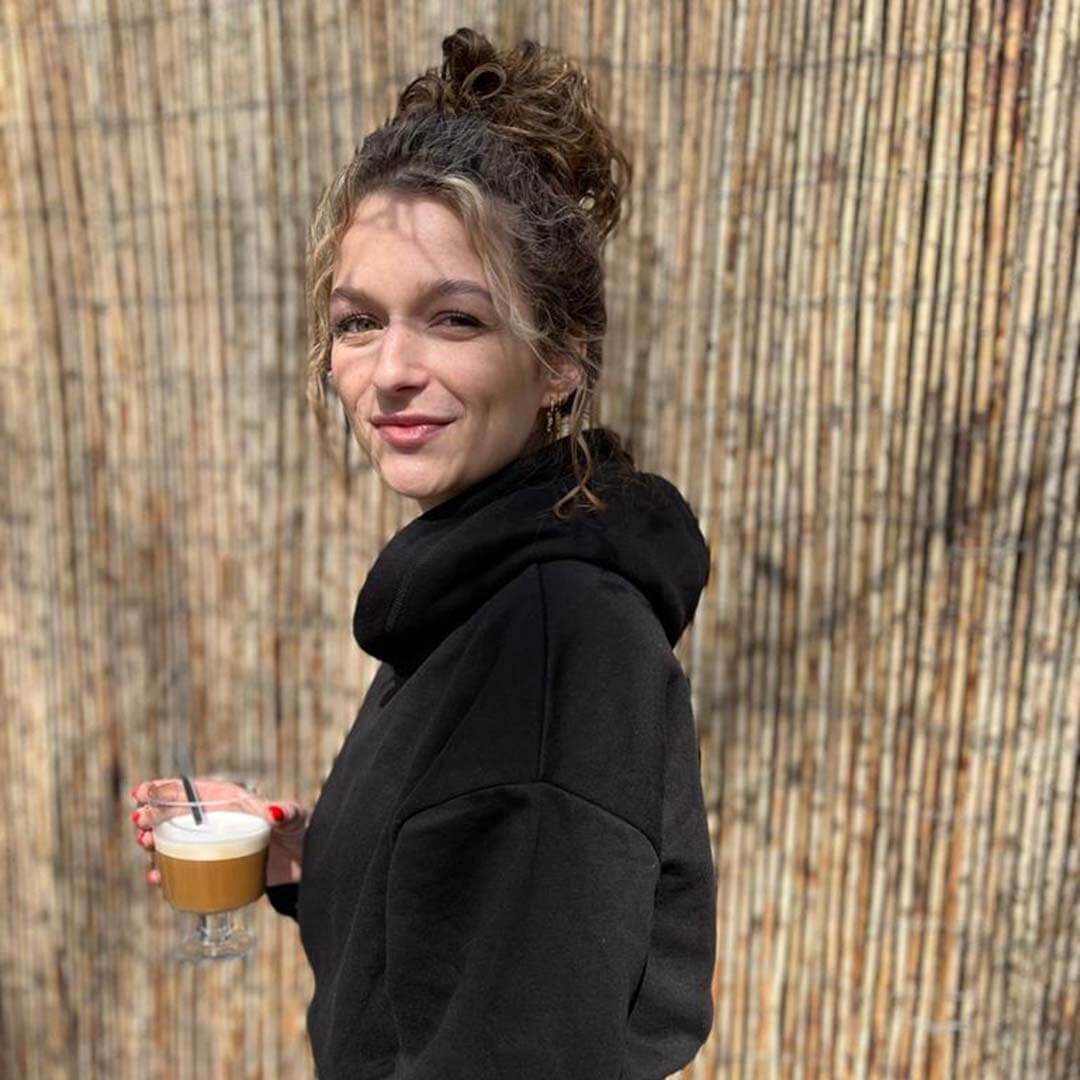 1080x1080_0001_Niamh