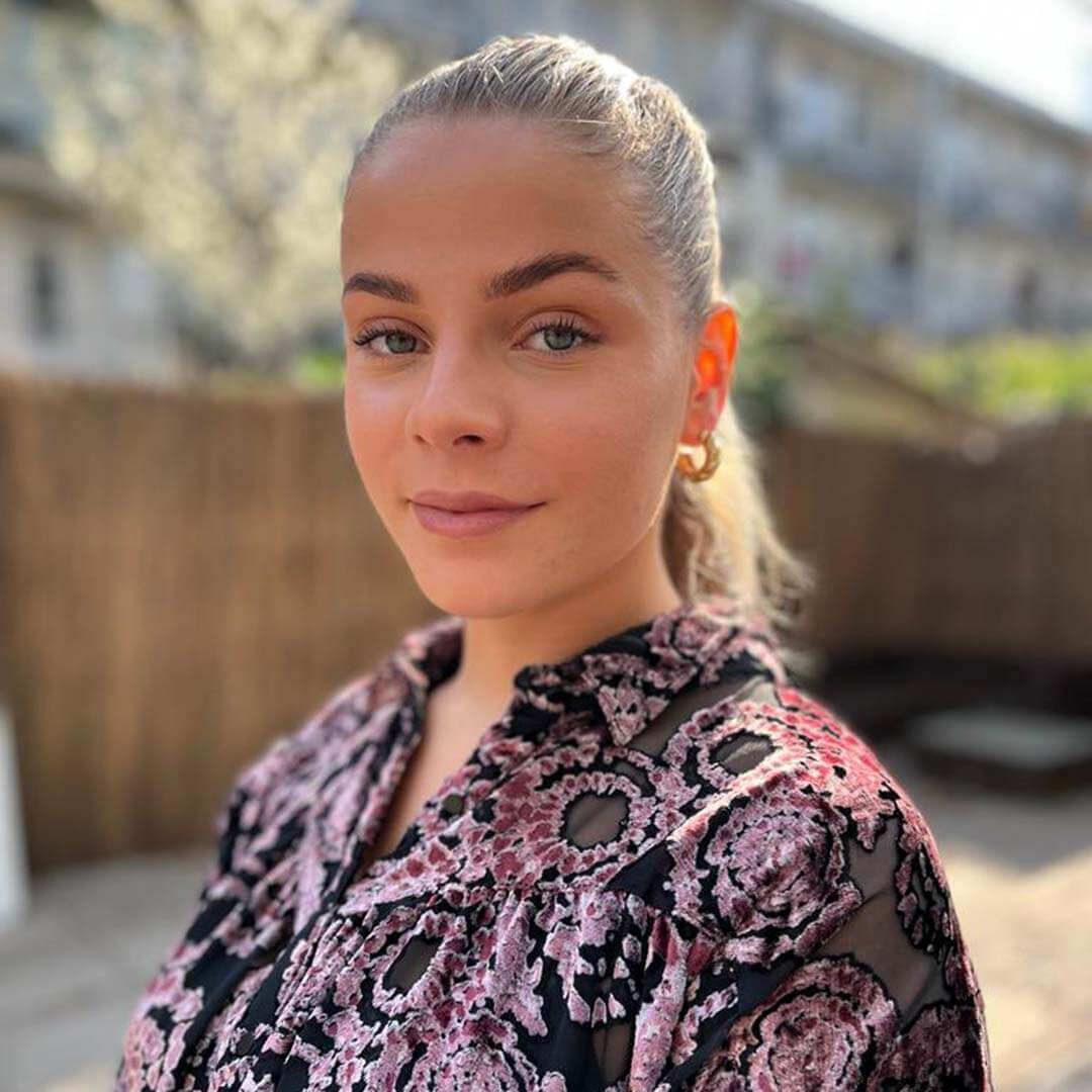 1080x1080_0001_Niamh